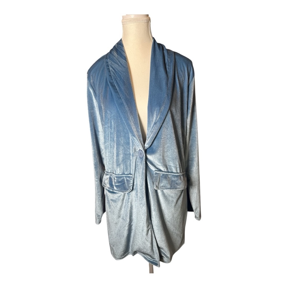 Blue Oversized Blazer with Wide Lapels - Picture 1 of 6